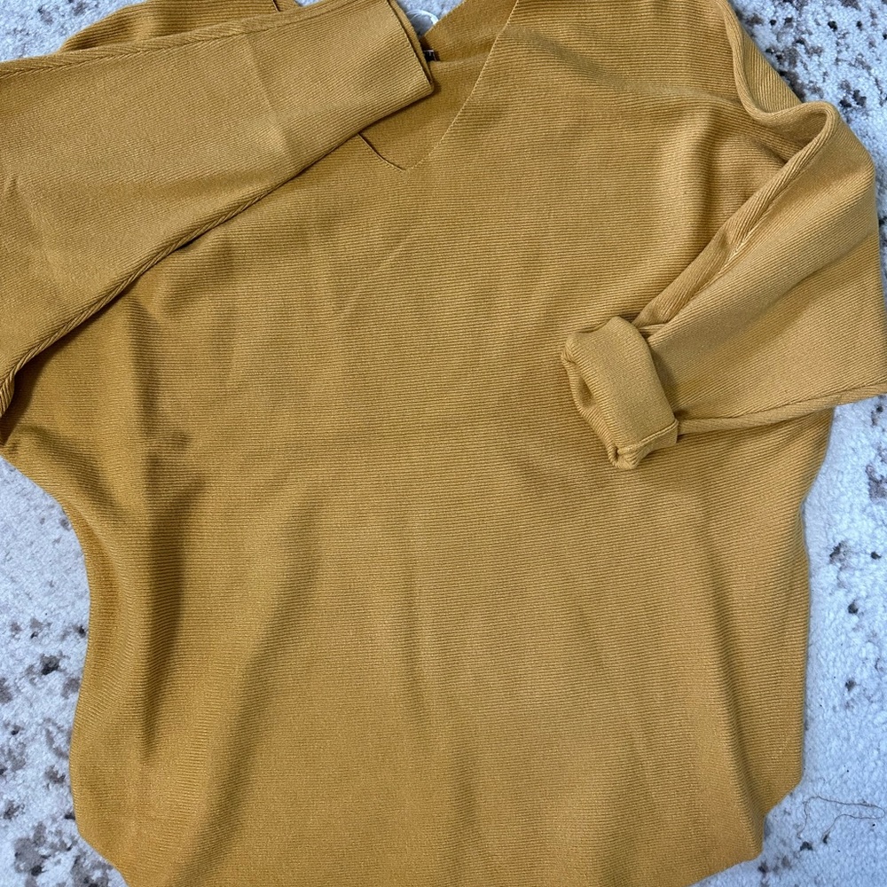 New❤️Soft ribbed v cut turmeric color top - Picture 7 of 7